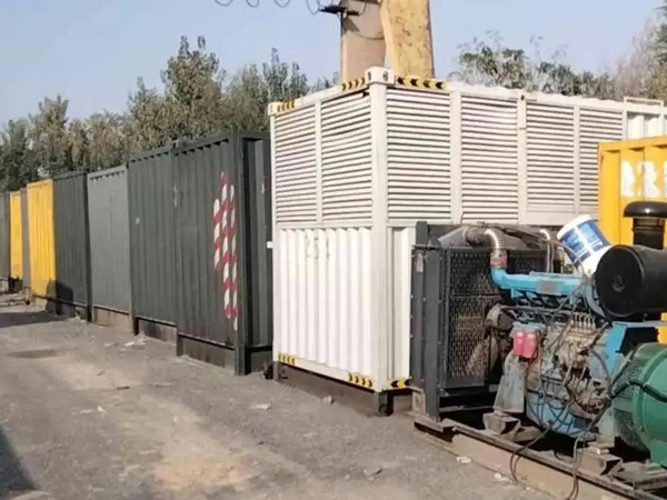 新邱200KW柴油发电机机组每小时油耗是多少?